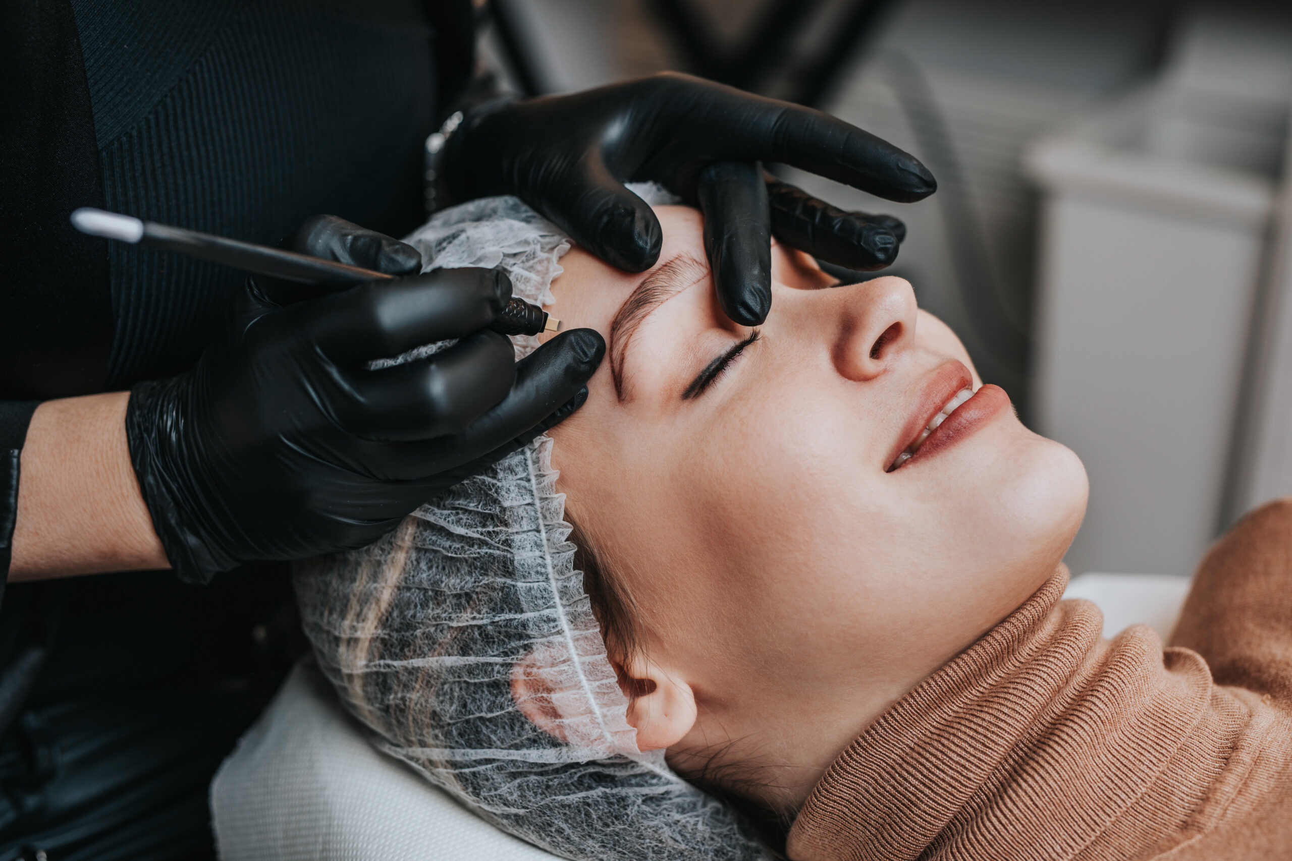 Eyebrows microblading